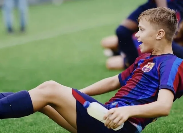 Kajetan Góral smiling on the pitch in the FC Barcelona kit